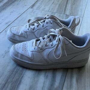 Nike Kids White Sneakers size 5 boy